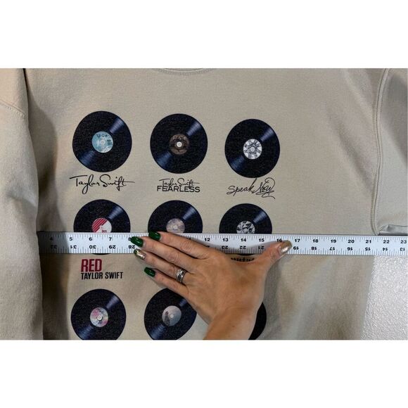 Taylor Swift Record Album Tour Concert Crewneck Sweatshirt Medium - Picture 10 of 11
